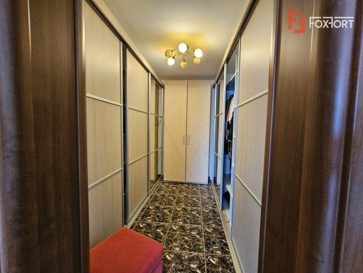 Casă individuală cu 5 camere cu Canalizare în Giroc