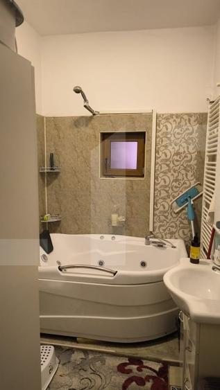 Casă individuală cu 7 camere cu Canalizare în Bălcescu