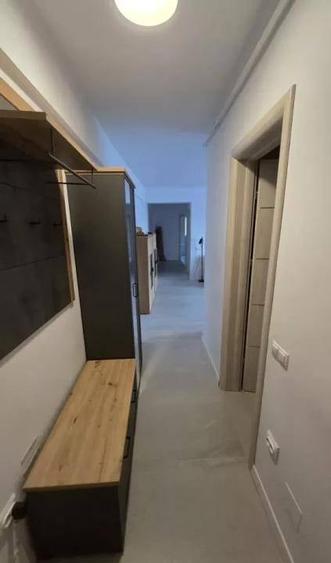 Apartament cu 3 camere decomandat, mobilat în Central