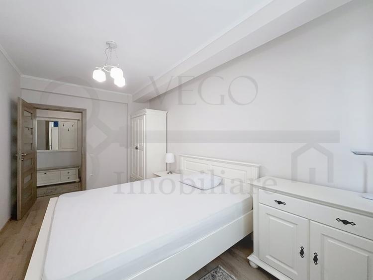 Apartament cu 3 camere semidecomandat, mobilat în Central