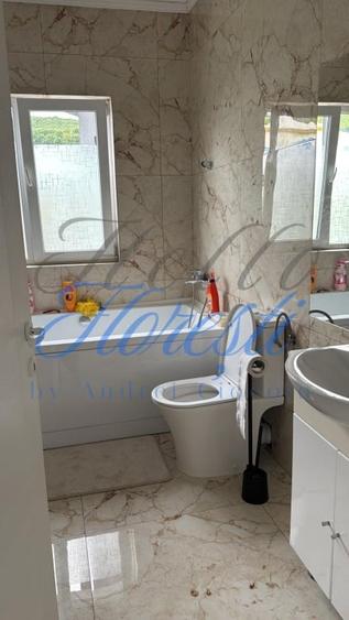 Casă individuală cu 4 camere cu Canalizare în Suatu