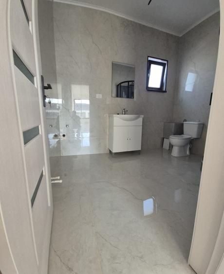 Casă individuală cu 4 camere cu Canalizare în Lumina