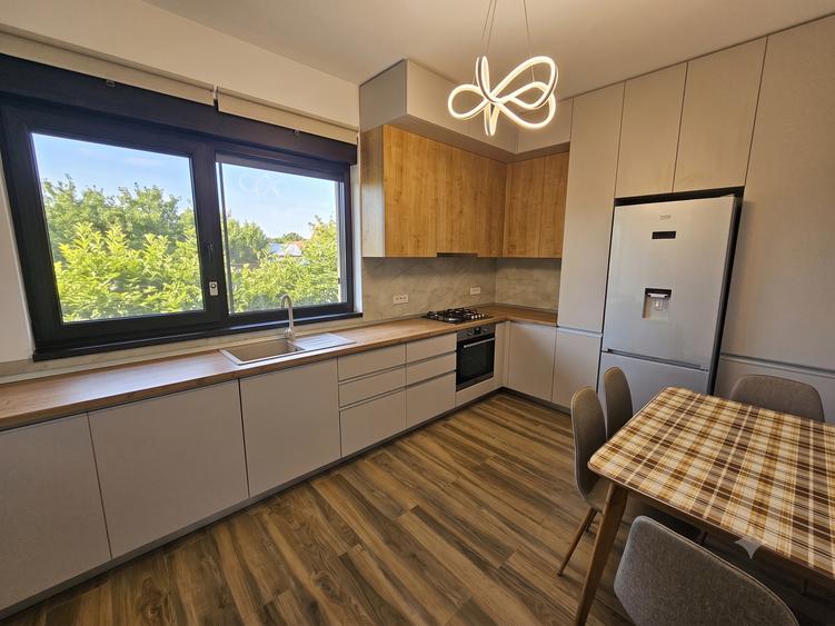 Casă individuală cu 4 camere cu Teren 450 Mp în Tunari
