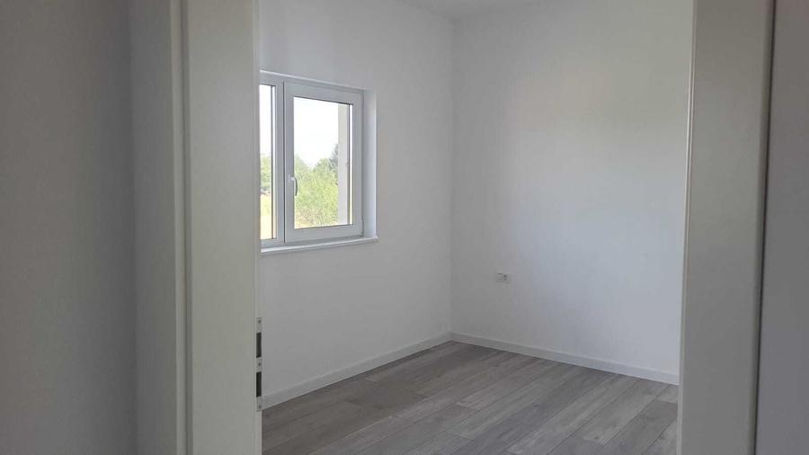 Apartament cu 3 camere decomandat în Moșnița Veche