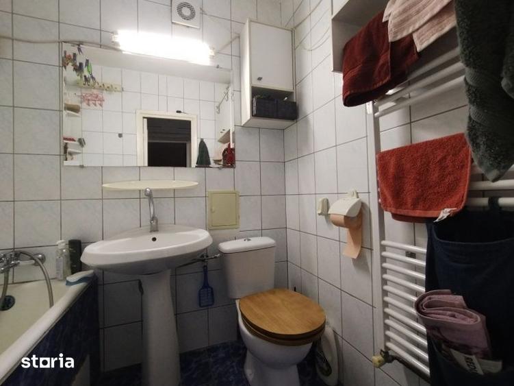 Apartament cu 3 camere semidecomandat, mobilat în Titan