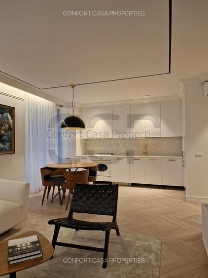 Apartament cu 4 camere decomandat în Central