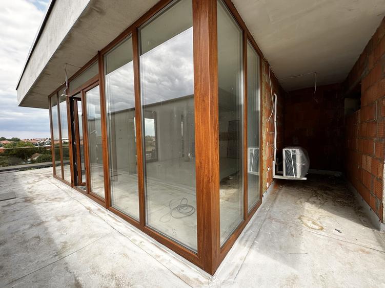 Apartament cu 3 camere decomandat în Fratelia