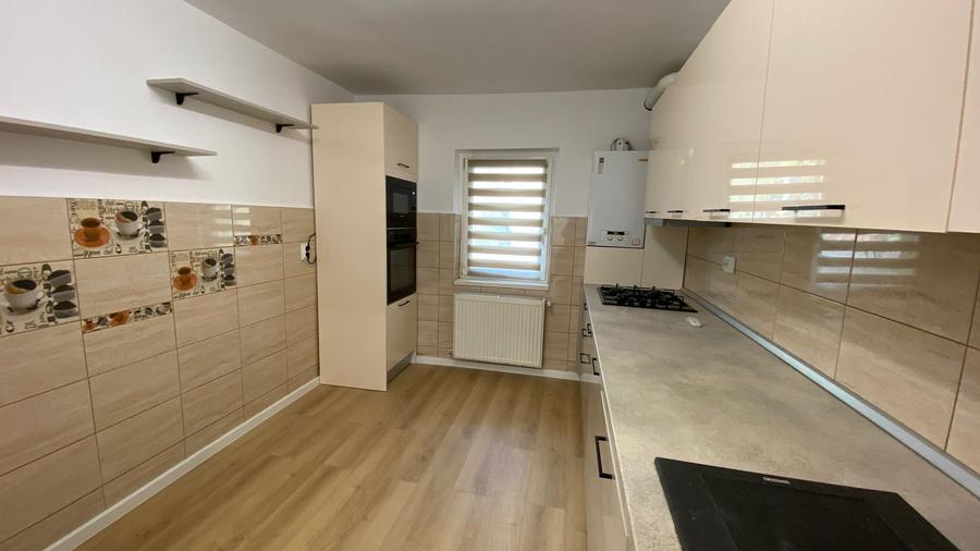 Apartament cu 3 camere decomandat în Zorilor