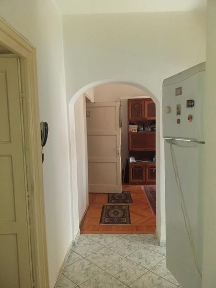Apartament cu 3 camere semidecomandat în Floreasca