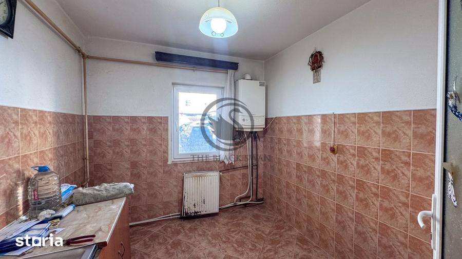 Apartament cu 4 camere decomandat în Central