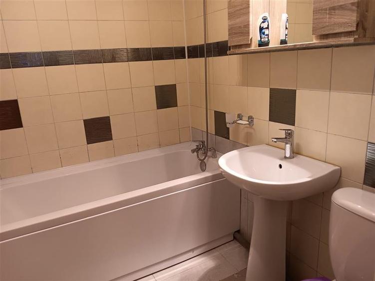 Apartament cu 3 camere decomandat, mobilat în Frumoasa