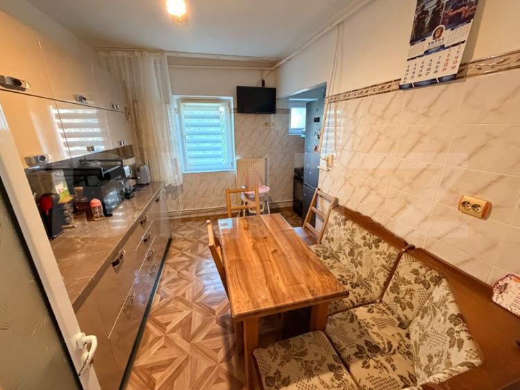 Apartament cu 3 camere decomandat în Micro 11