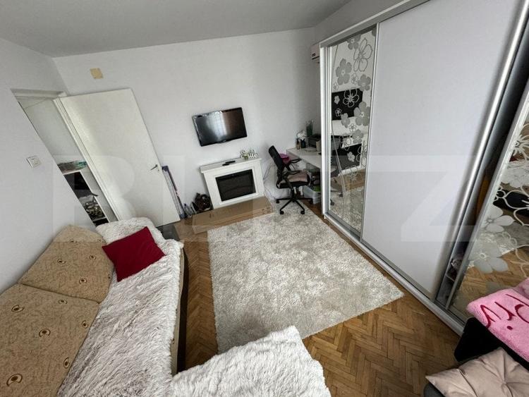 Apartament 2 camere, decomandat, cartier 9 Mai - 3