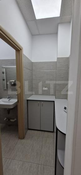 Spațiu comercial, de 82 mp, în Micro 11