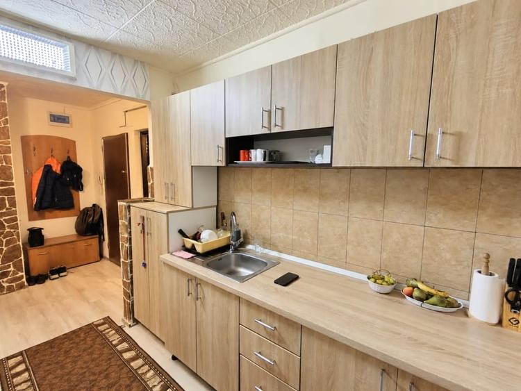 Apartament cu 3 camere decomandat, mobilat în Orașul Vechi