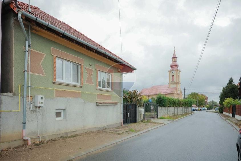 Casă individuală cu 3 camere cu Teren 200 Mp în Nojorid