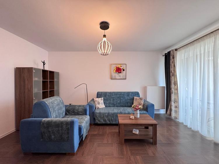 Apartament cu 2 camere decomandat, mobilat în Tractorul