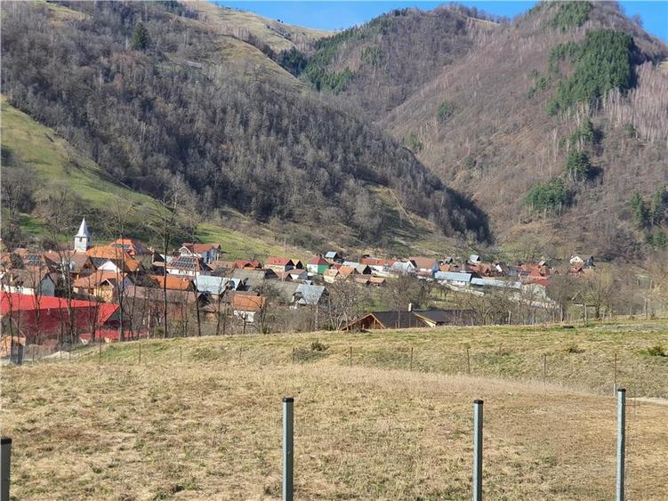 Teren intravilan de 1035 mp, în Râu Sadului