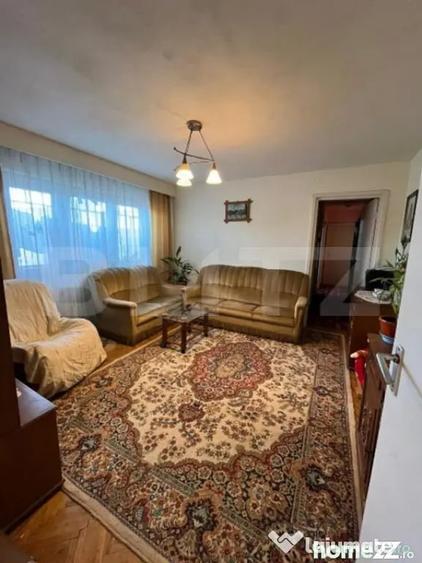 Apartament cu 4 camere semidecomandat în Gojdu