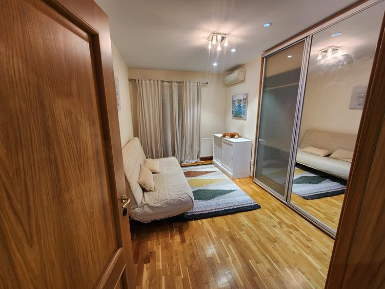 Apartament cu 3 camere semidecomandat în Herăstrău