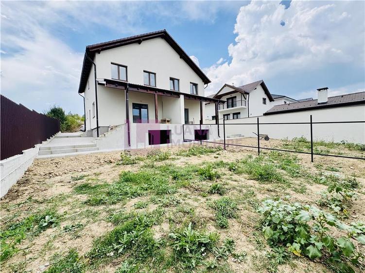 Duplex cu 4 camere cu Canalizare în Central