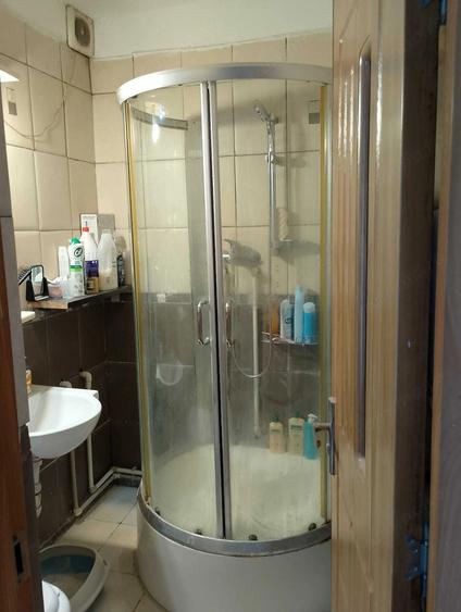 Apartament cu 4 camere semidecomandat în Drumul Taberei