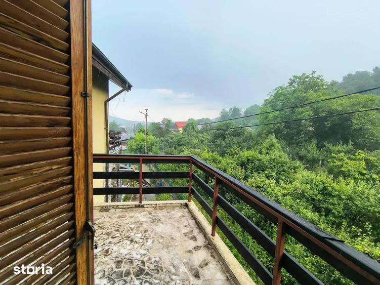 Casă cu 7 camere cu Teren 840 Mp în Central