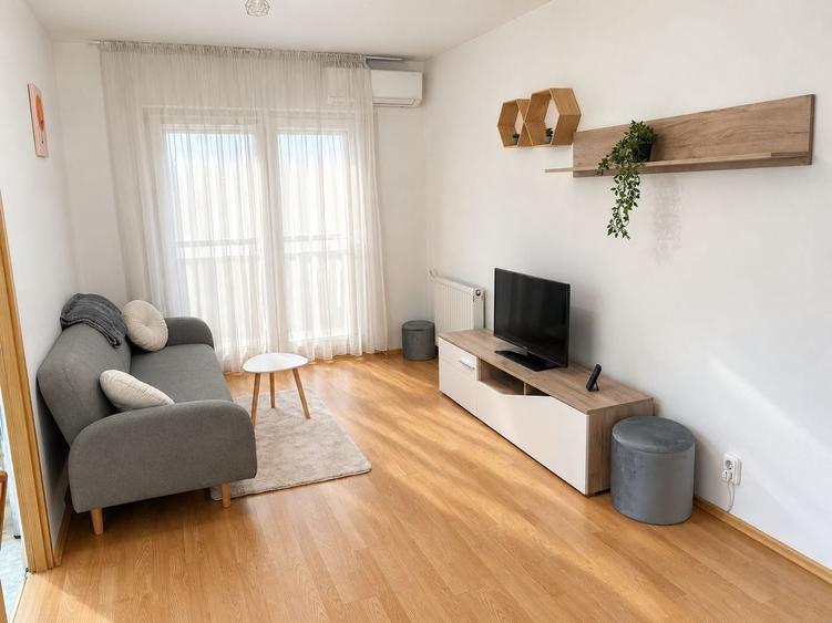 Apartament cu 3 camere semidecomandat, mobilat în Gheorgheni