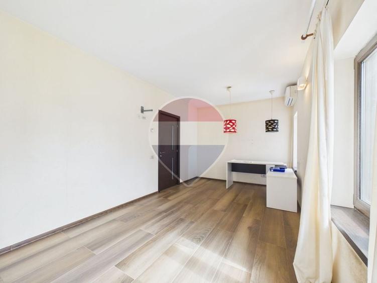 Casă individuală cu 4 camere cu Teren 565 Mp în Central