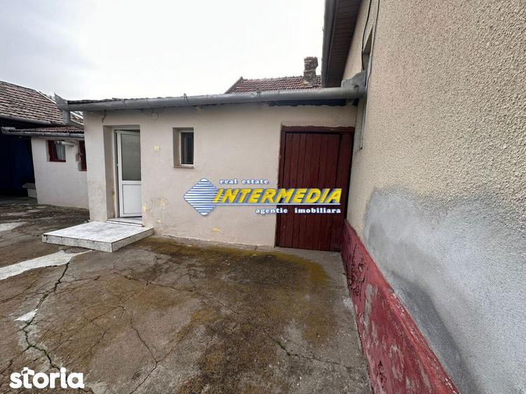 Casă cu 2 camere cu Teren 919 Mp în Cetate