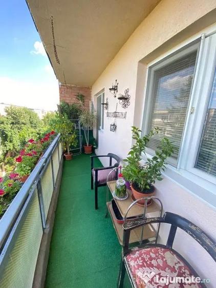 Apartament cu 4 camere decomandat în Miorița