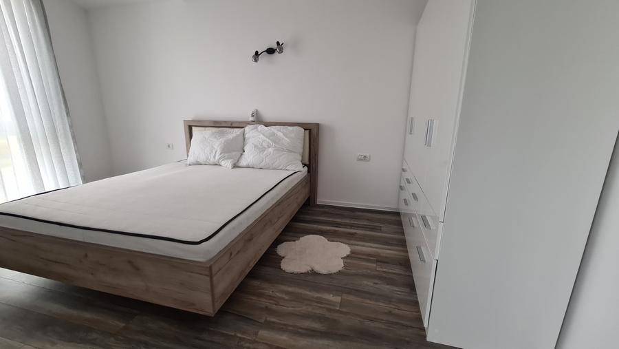 Apartament cu 3 camere în Dumbrăvița