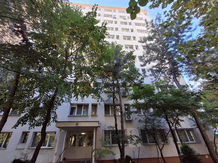 Apartament cu 3 camere semidecomandat, mobilat în Brâncoveanu