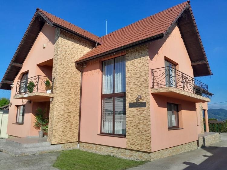 Casă cu 4 camere în Central