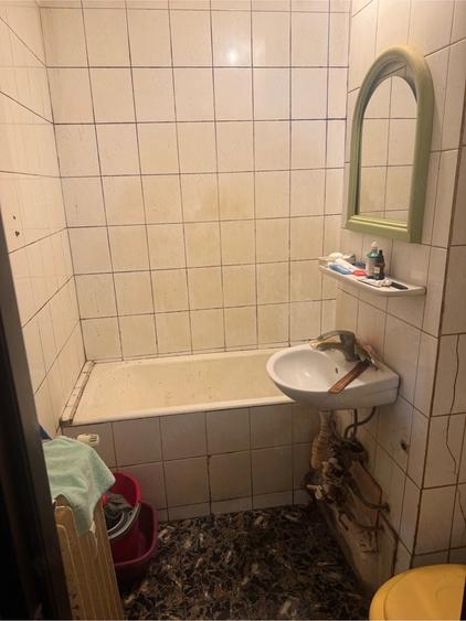 Apartament cu 2 camere semidecomandat în Berceni