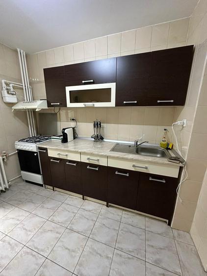 Apartament cu 3 camere semidecomandat în Gorjului
