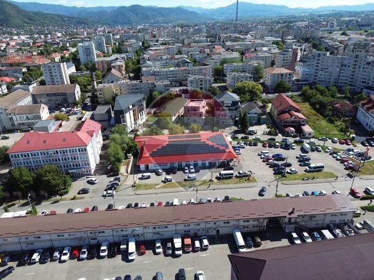 Birou, de 1,100 mp, în Central