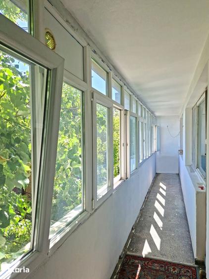 Apartament cu 3 camere semidecomandat în Crângași
