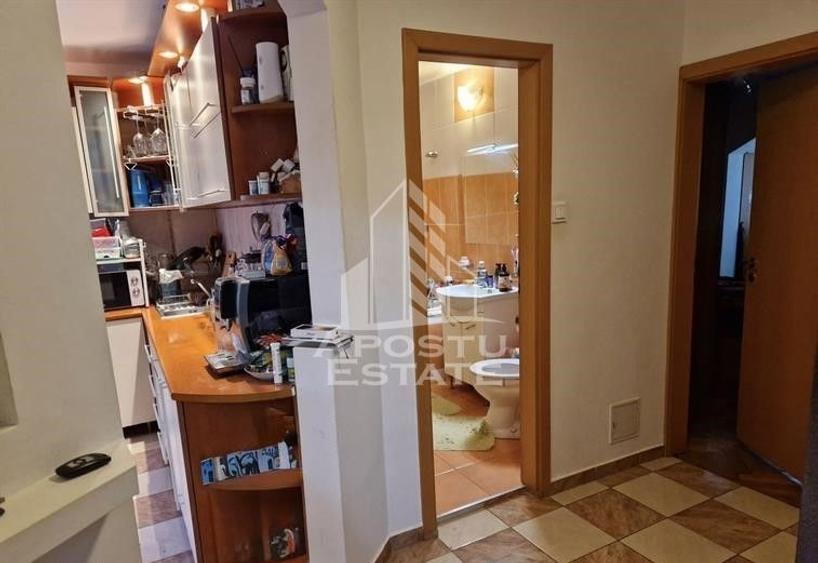 Apartament cu 3 camere semidecomandat, mobilat în Soarelui