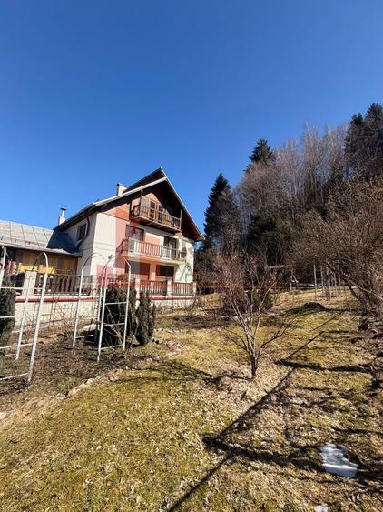 Casă individuală cu 6 camere cu Canalizare în Bran