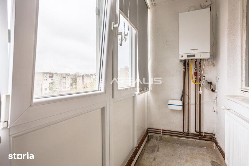 Apartament cu 3 camere semidecomandat în Aurel Vlaicu