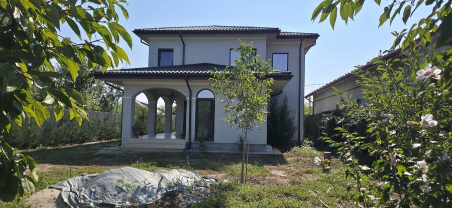 Casă individuală cu 4 camere cu Teren 1050 Mp în 1 Decembrie