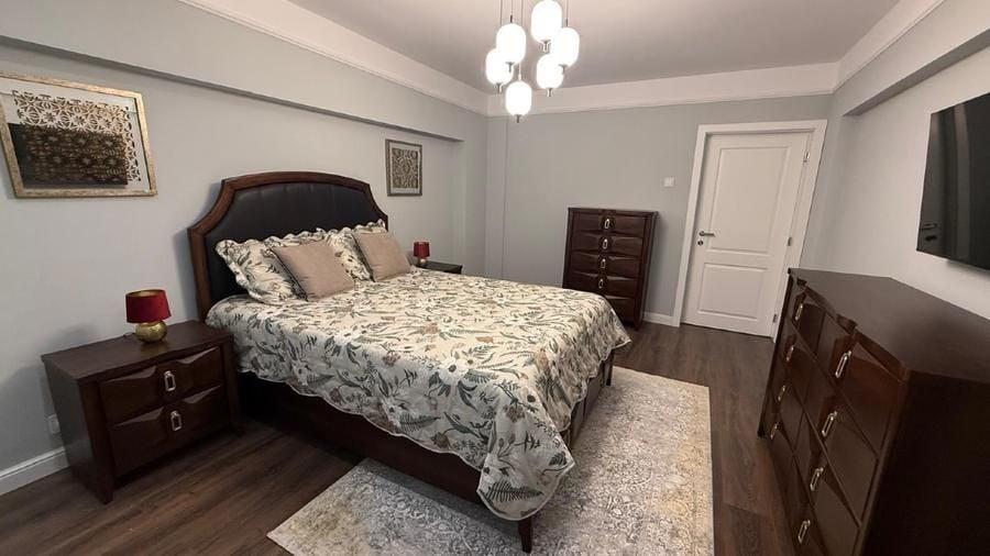 Apartament cu 3 camere decomandat, mobilat în Unirii