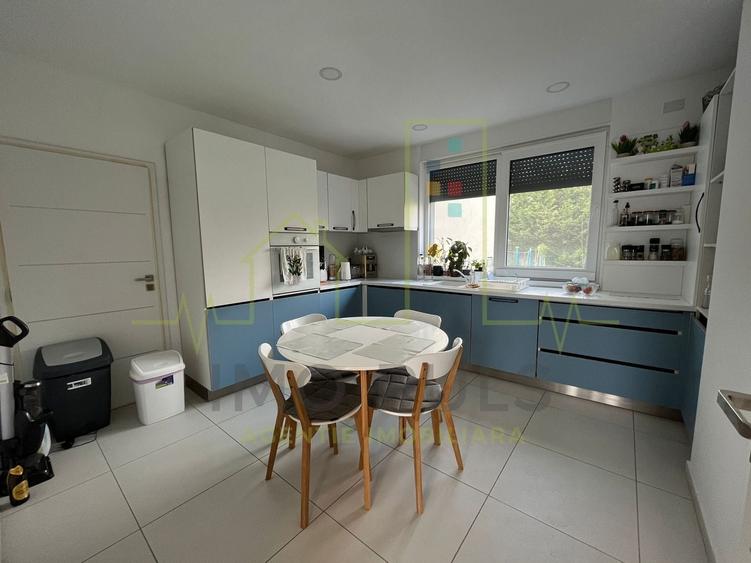 Apartament pe 3 nivele. Terasa 30 mp. 2 Balcoane. 2 Bai. Gradina - 3