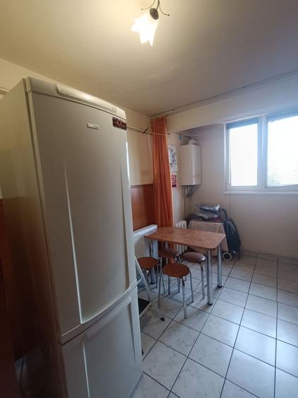 Apartament cu 3 camere decomandat, mobilat în Cetate