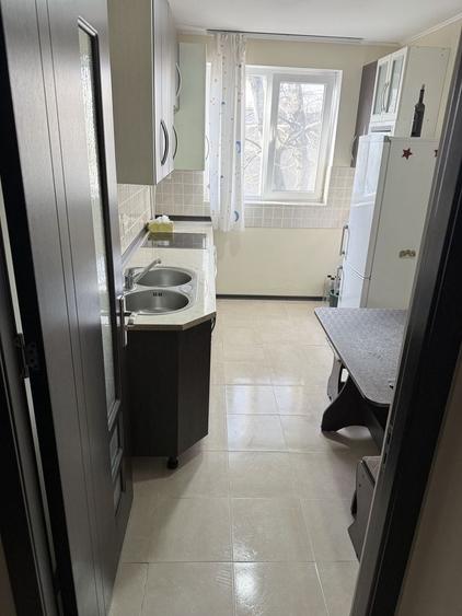 Apartament cu 3 camere semidecomandat în Turnu Măgurele