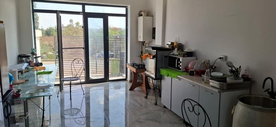 Casă cu 5 camere cu Teren 215 Mp în Mogoșoaia