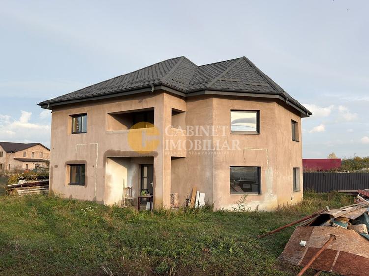 Casă individuală cu 5 camere cu Canalizare în Țuțora