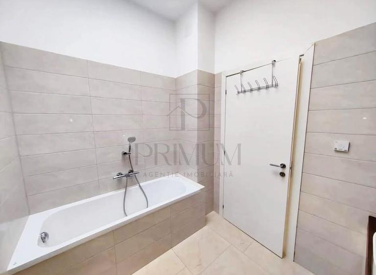 Penthouse cu 4 camere decomandat, mobilat în Torontalului