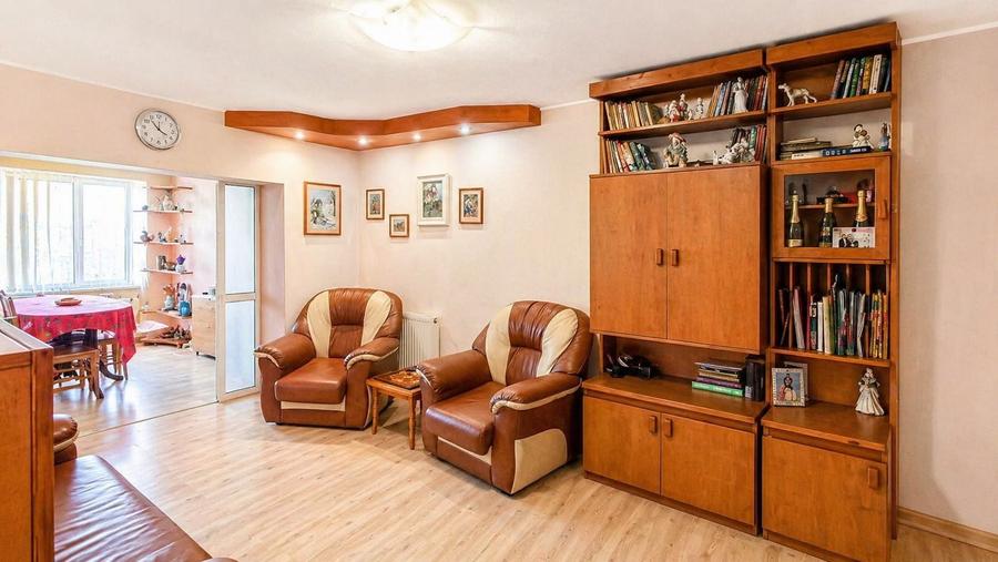 Apartament cu 3 camere decomandat în Gară